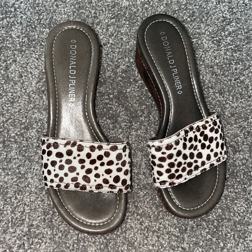 Donald J Pliner wedges in brand new condition!!
